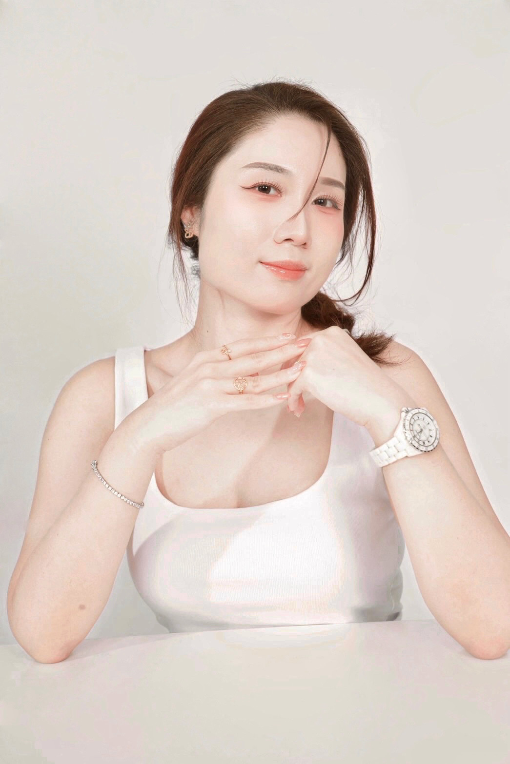 MONA PRASERTBODIN, professional pilates instructor